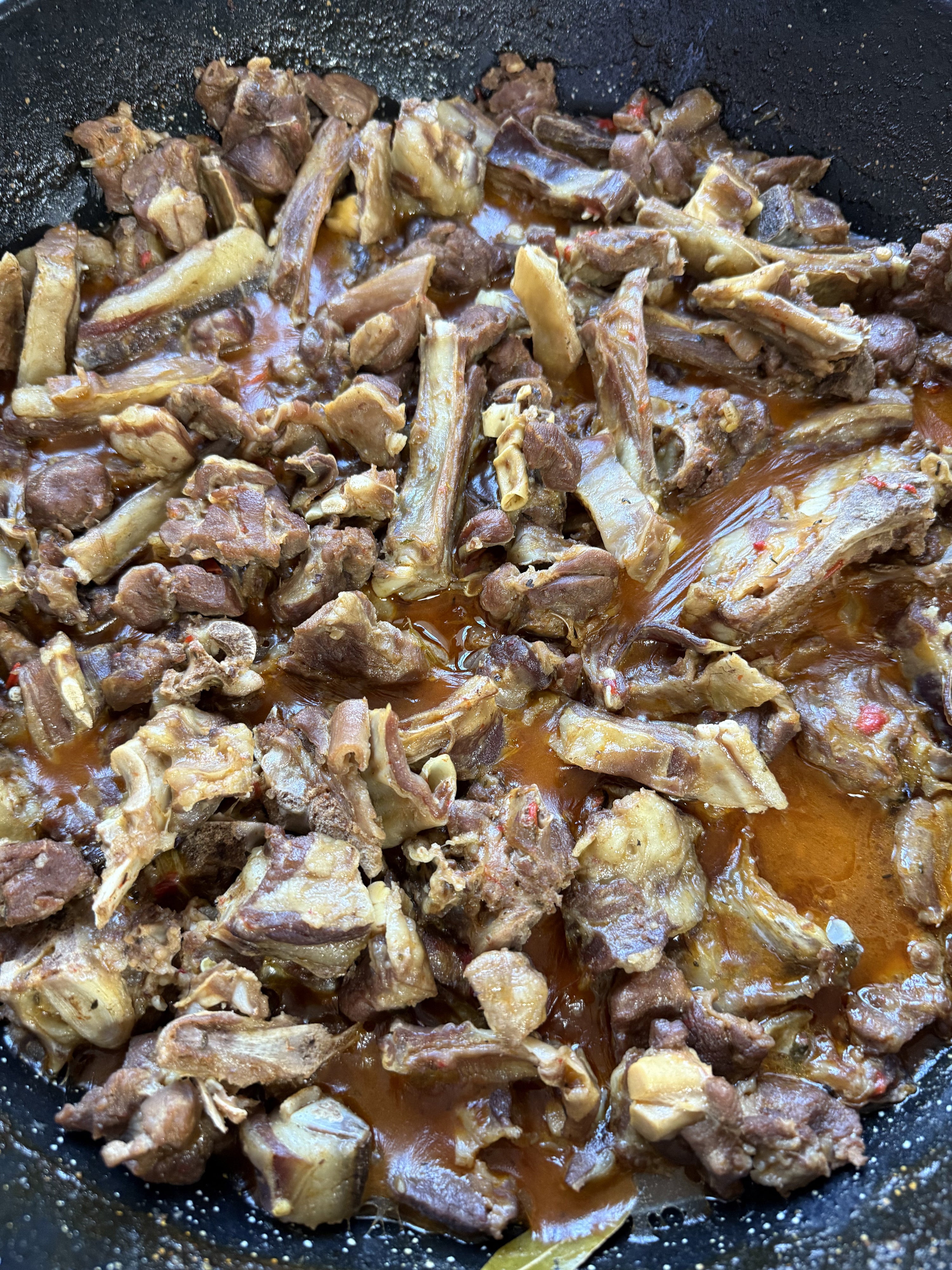 Frite de cordero extremeño con pimientos choriceros