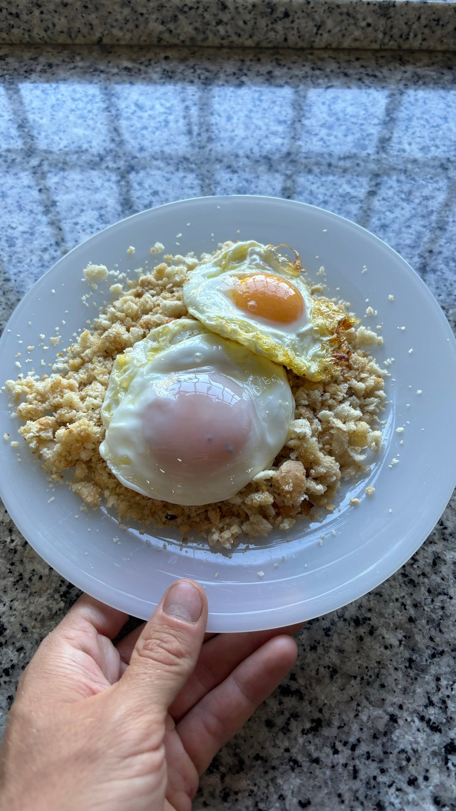 Migas extremeñas con pimiento y huevo frito